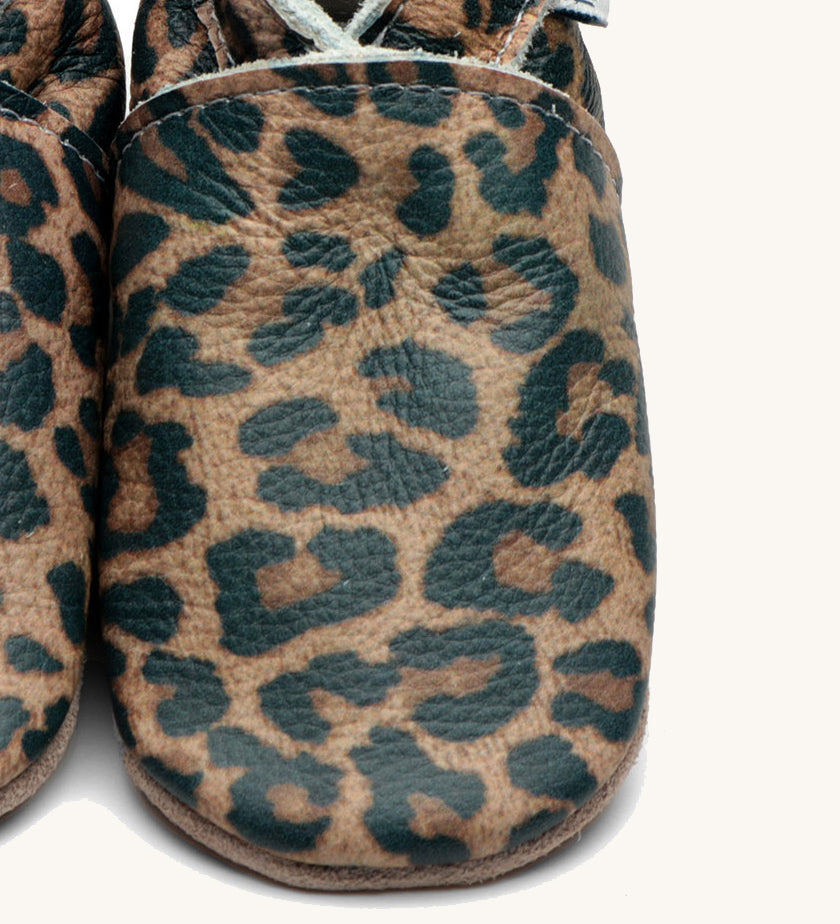 A close up of the Inch Blue leopard design on the baby shoes available at Babipur. 