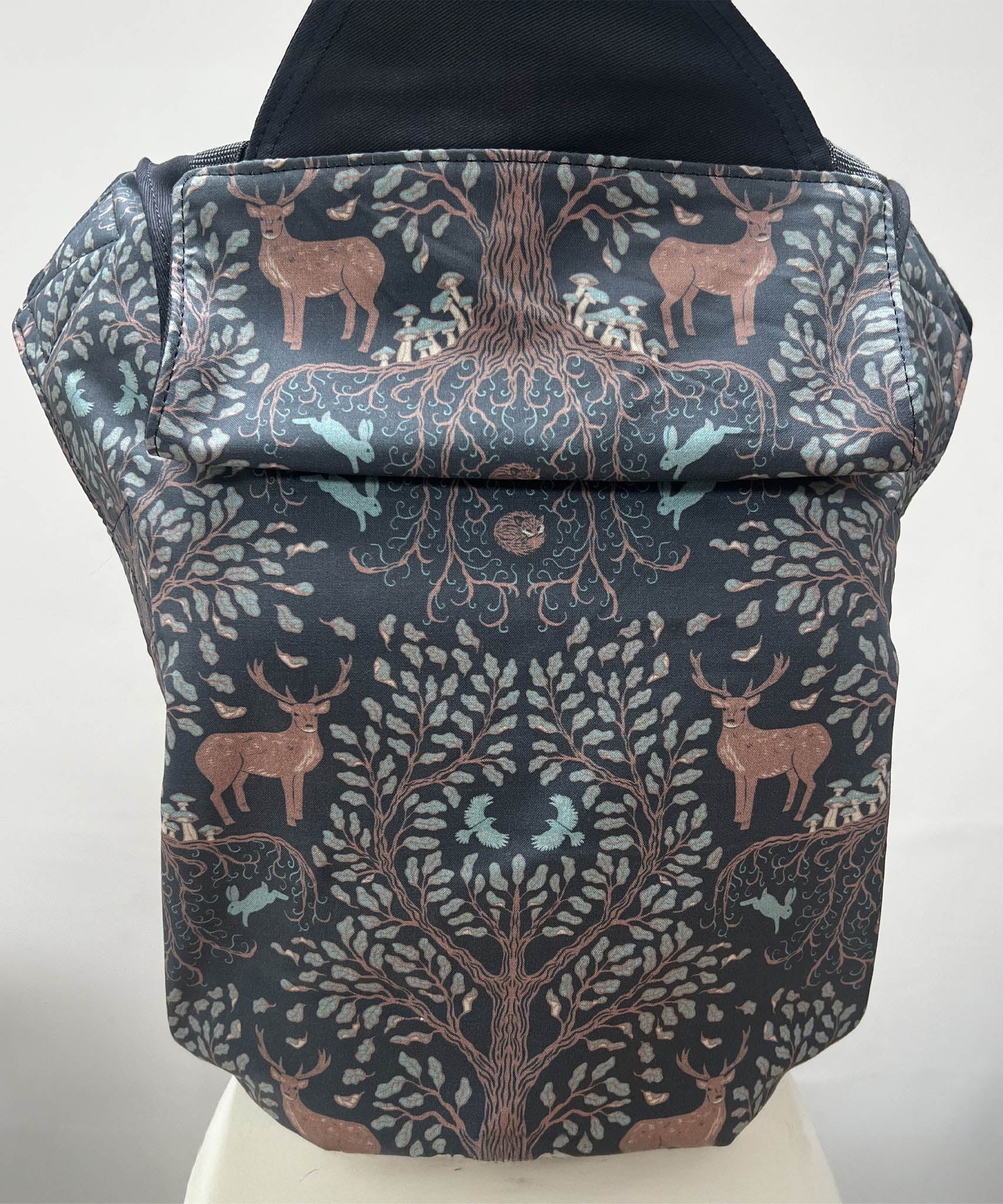 Integra forest tree carrier available at a Babipur a dark coloured carrier with a beautiful reindeer in a forest design. Features a small hood for head protection.