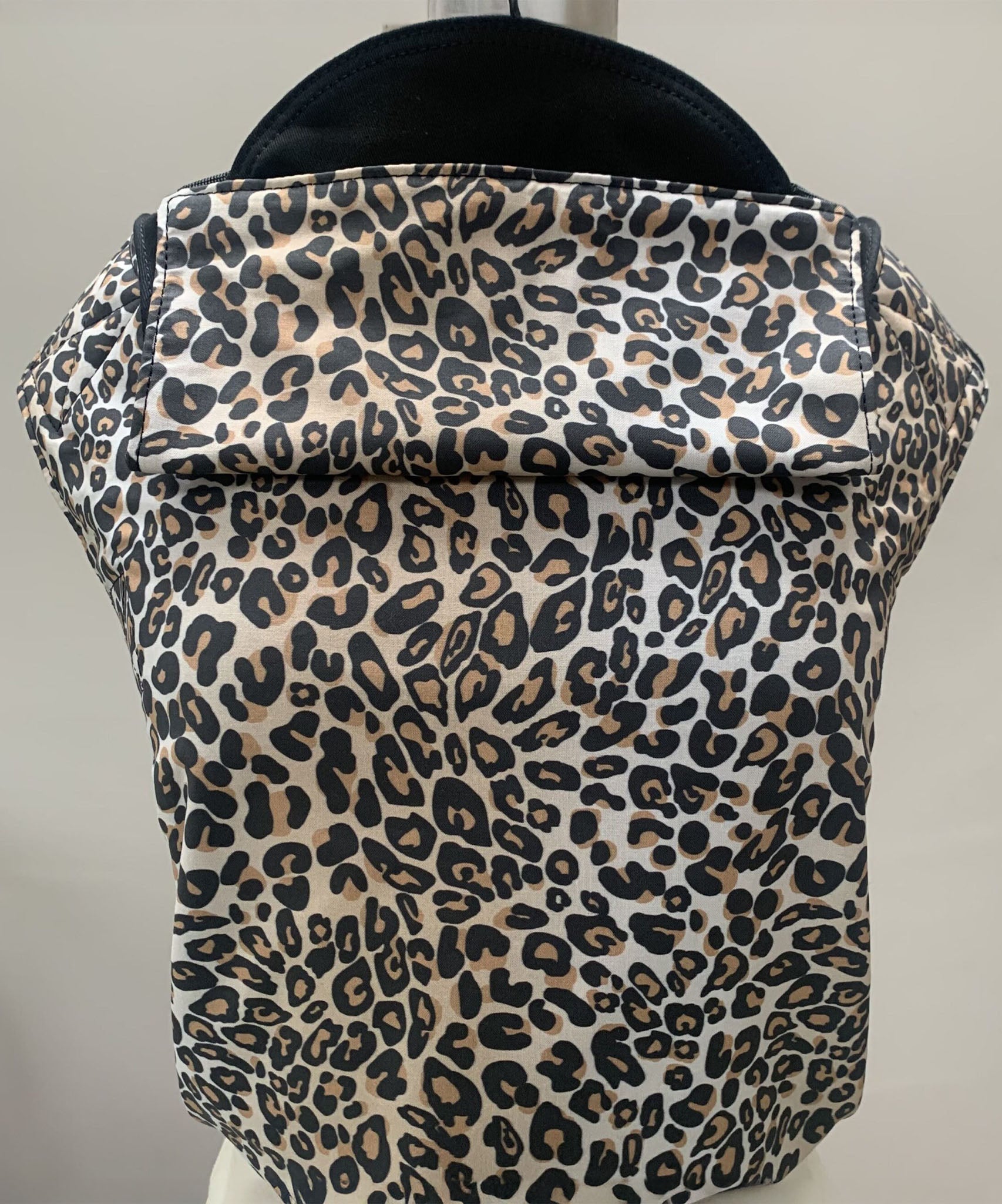 Integra leopard design baby carrier available at a Babipur. Features a small hood for head protection.