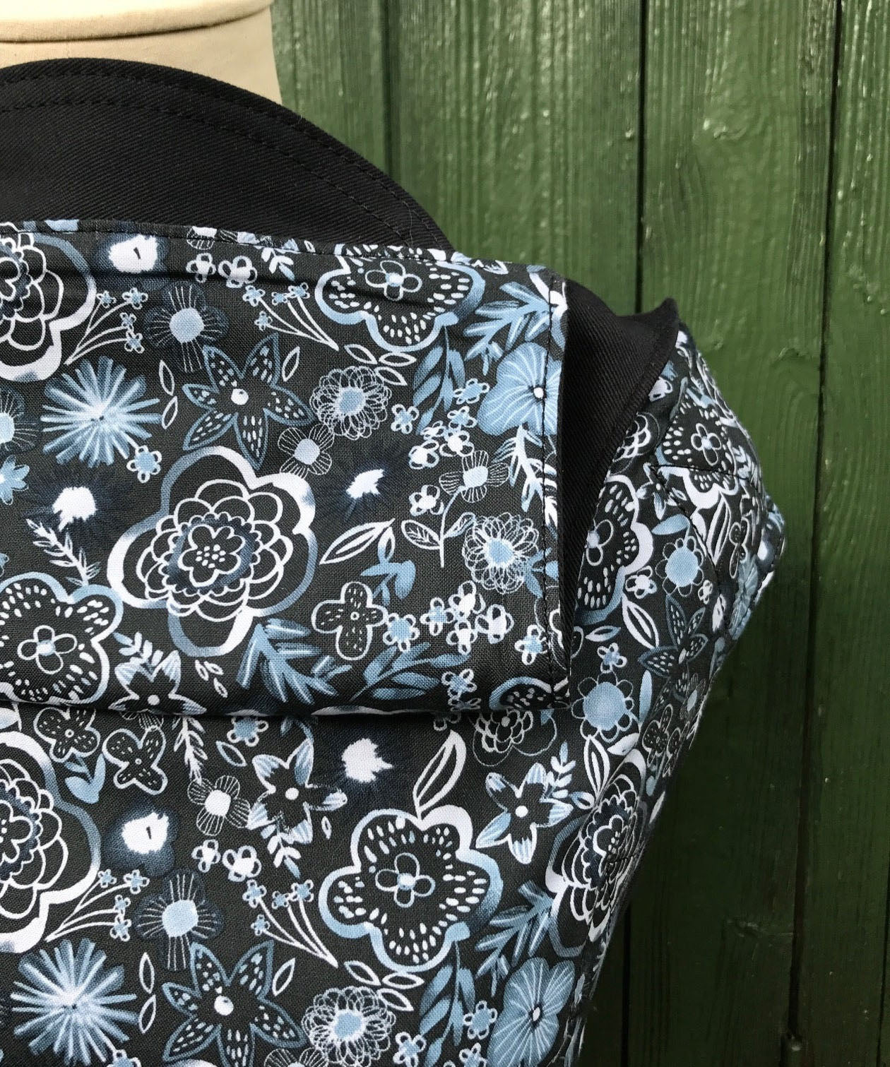 A close up of the Integra Copenhagen flower baby carrier available at a Babipur 
