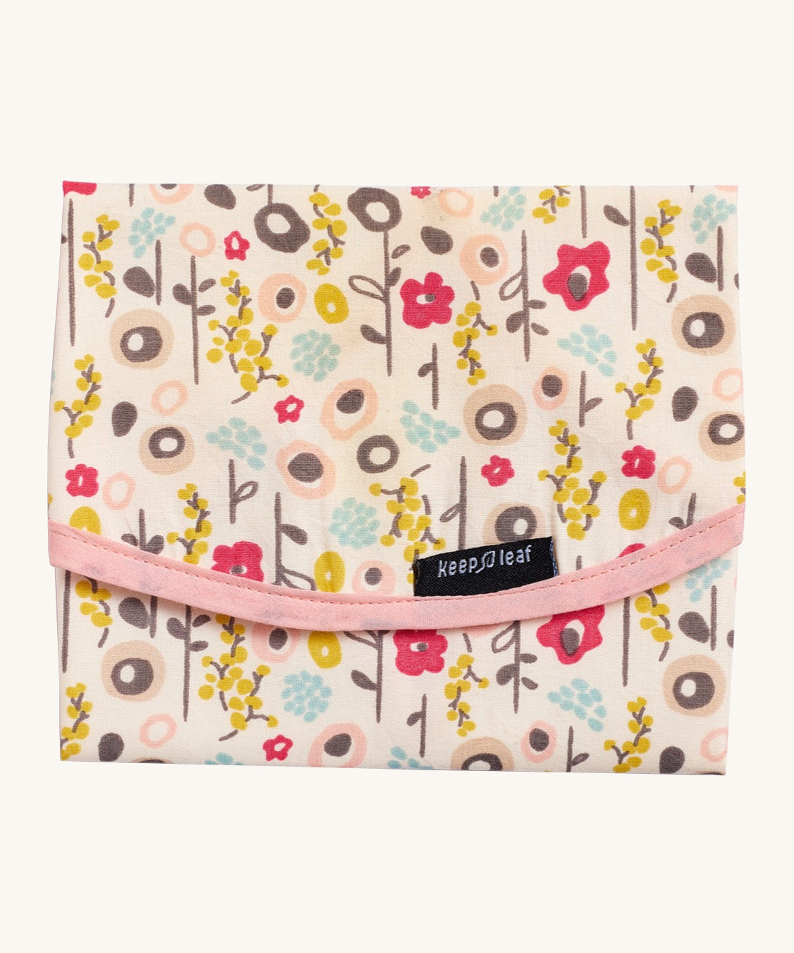 Keep Leaf food wrap in bloom design. A cream colour organic cotton wrap for food with cute flowers printed all over and light pink trim. Features a velcro lid for easy fastening