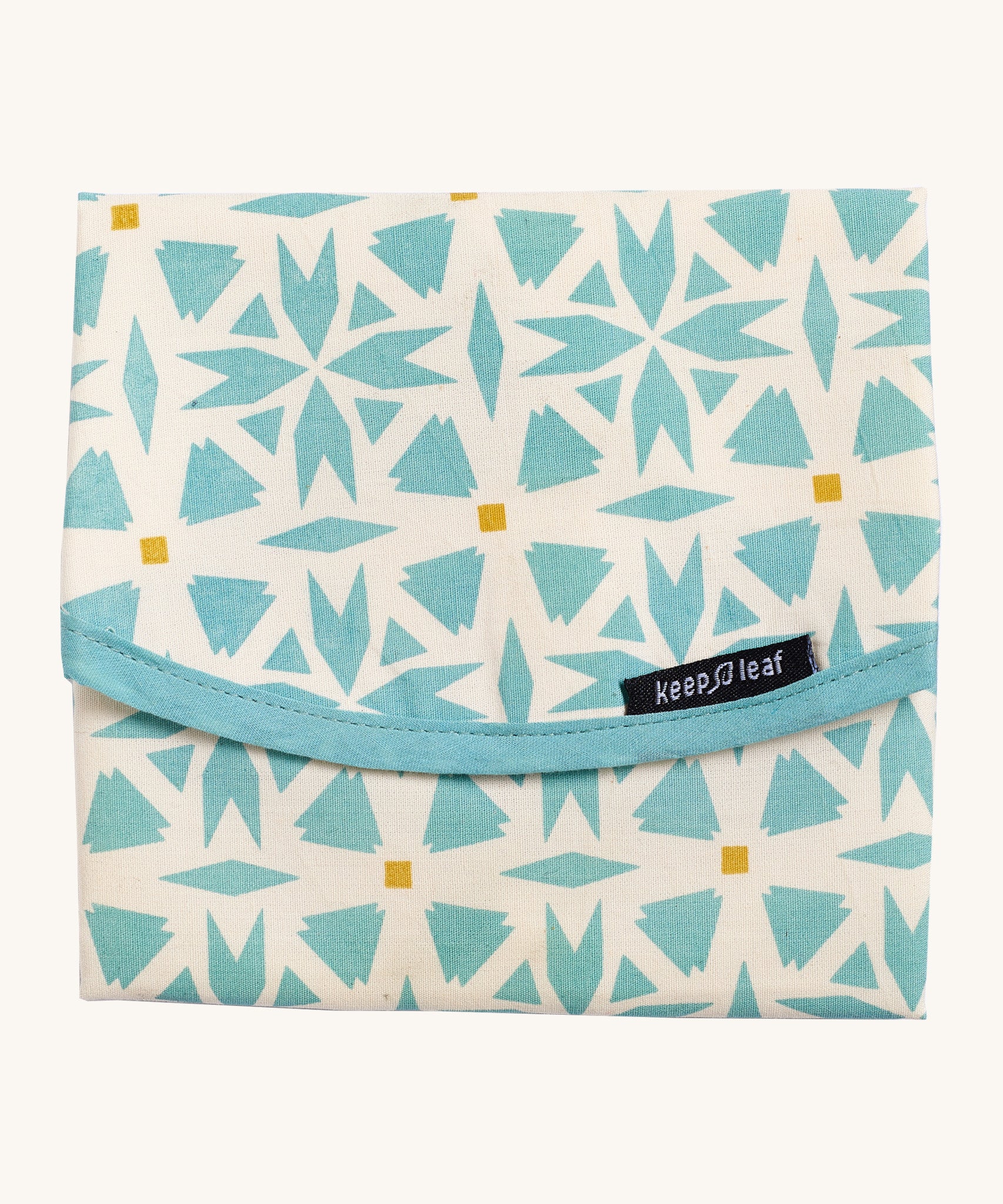 Keep Leaf food wrap in geo design. A cream colour organic cotton wrap for food with blue geo shapes printed all over and light pink trim. Features a velcro lid for easy fastening