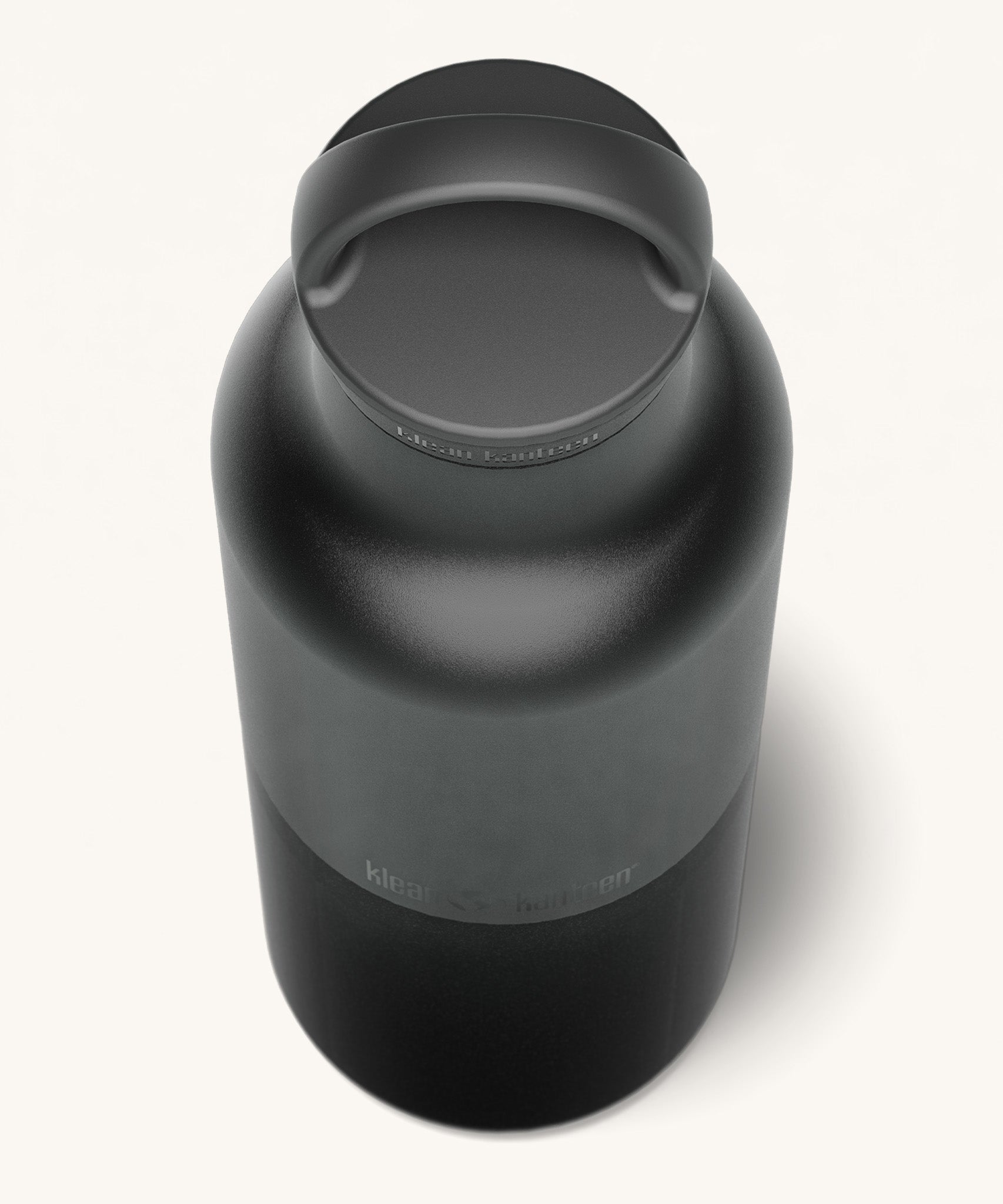 A close up of the Klean Kanteen 20oz Classic rise black insulated classic reusable steel water bottle showing the handle detail on the loop cap
