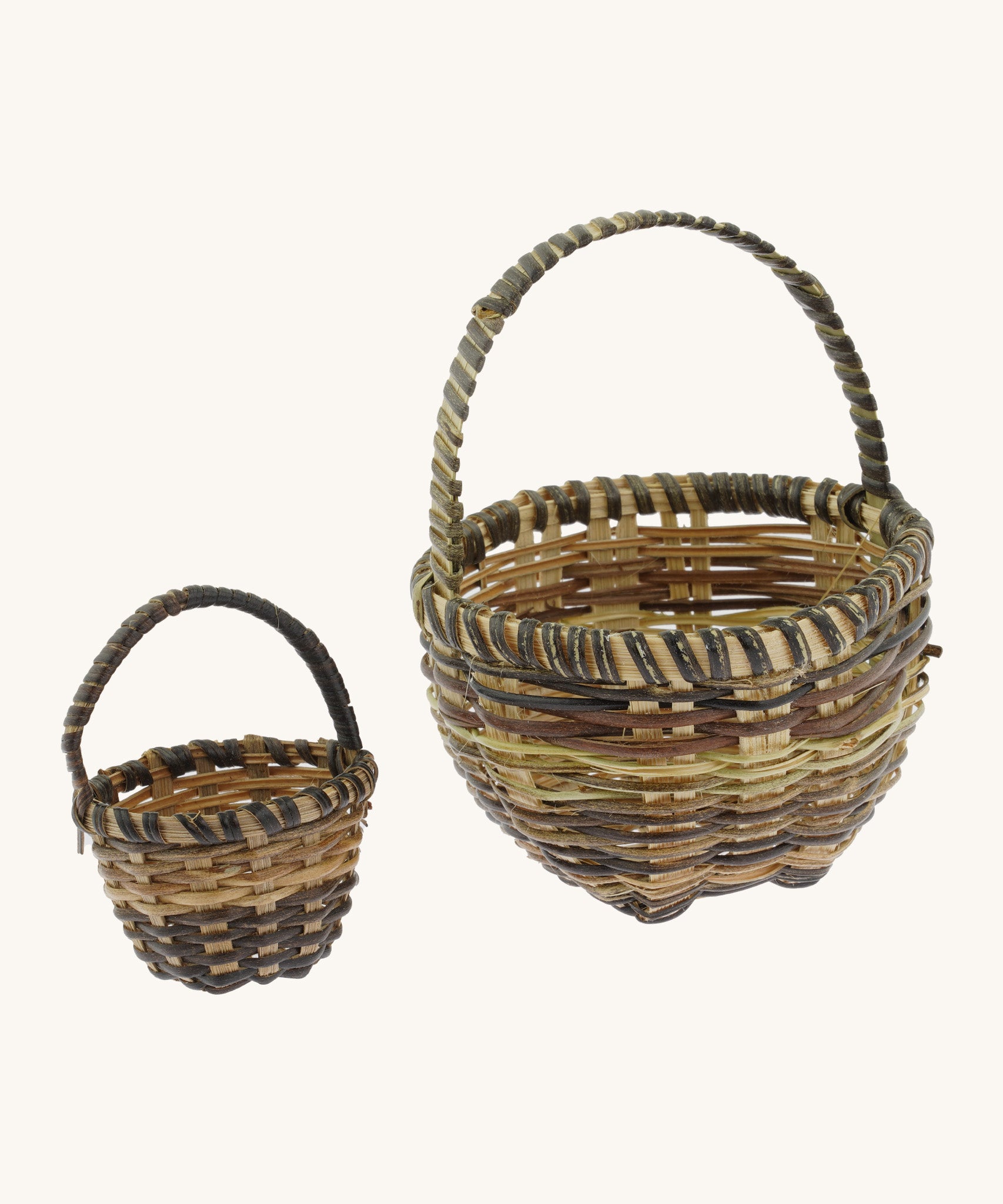 Close up of the Kraul large and small replacement whicker baskets side by side