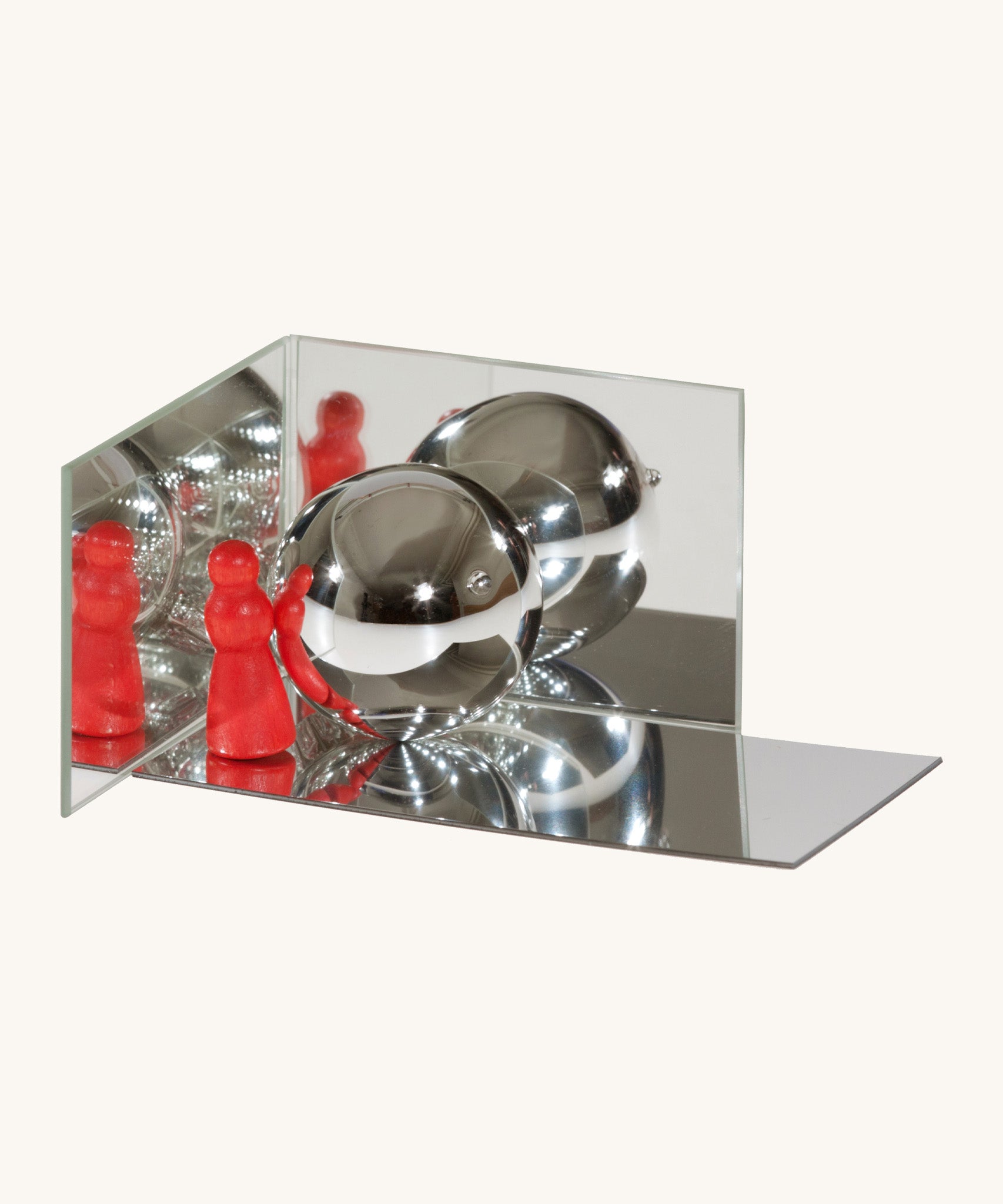 Kraul mirror box set showing the two mirrors, a flexible mirror and a reflective glass ball to create optical illusions