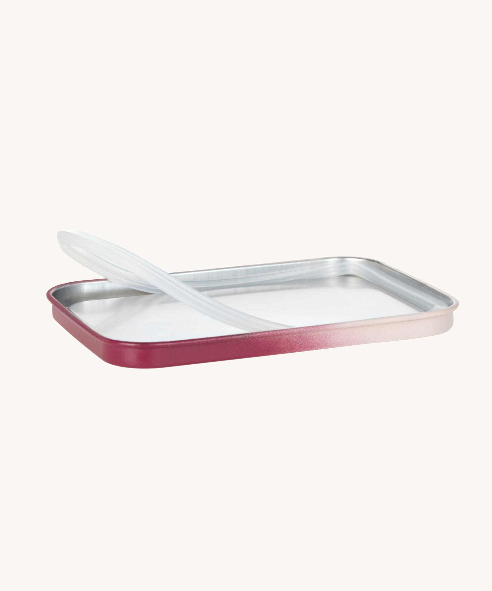 The lid and silicone seal on the Lassig Stainless Steel Lunchbox in a Unique Berry Rose colour. This stainless steel lunch box has a removable divider.