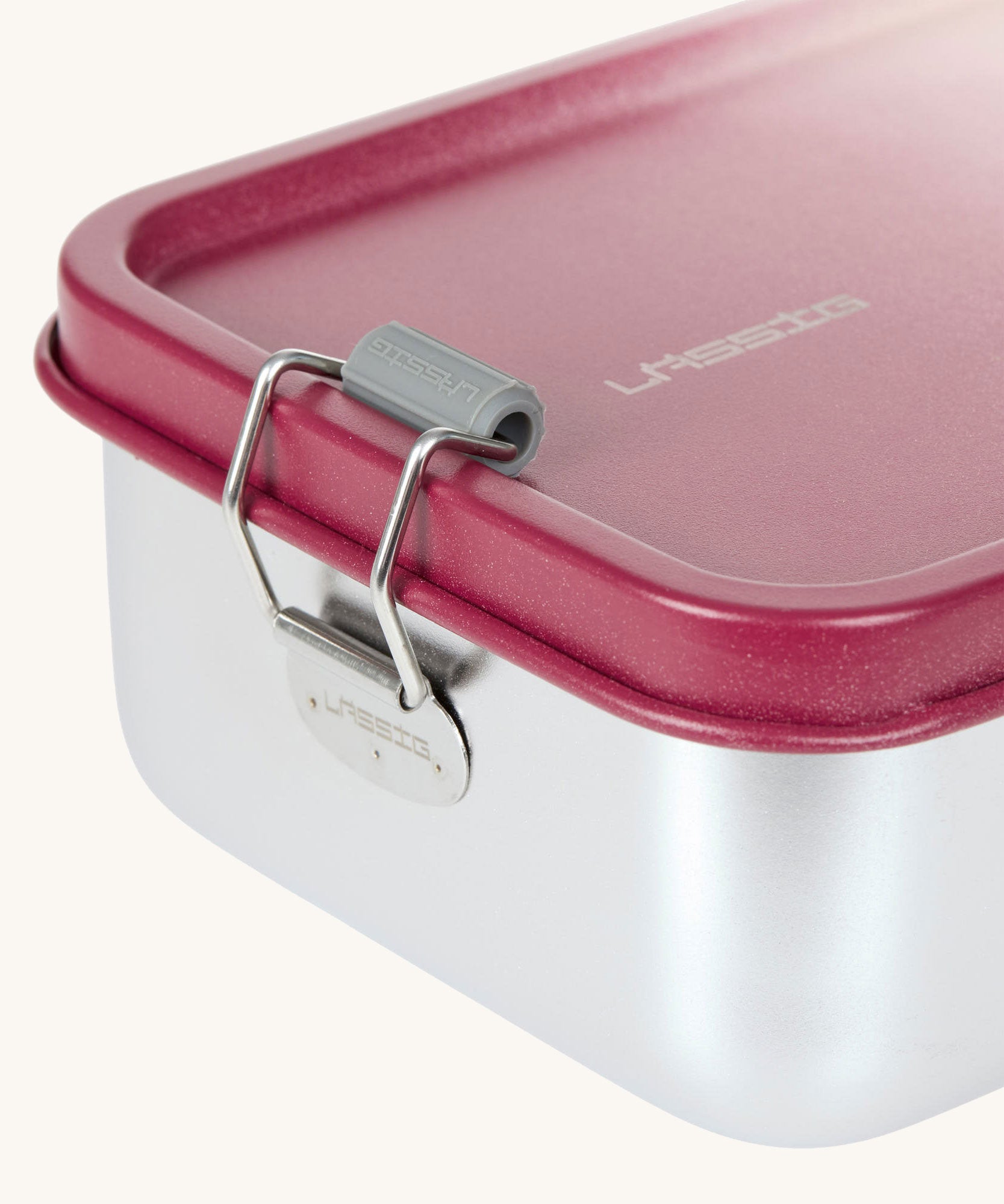A close up of the clasp closure on the Lassig Stainless Steel Lunchbox in a Unique Berry Rose colour. This stainless steel lunch box has a removable divider.