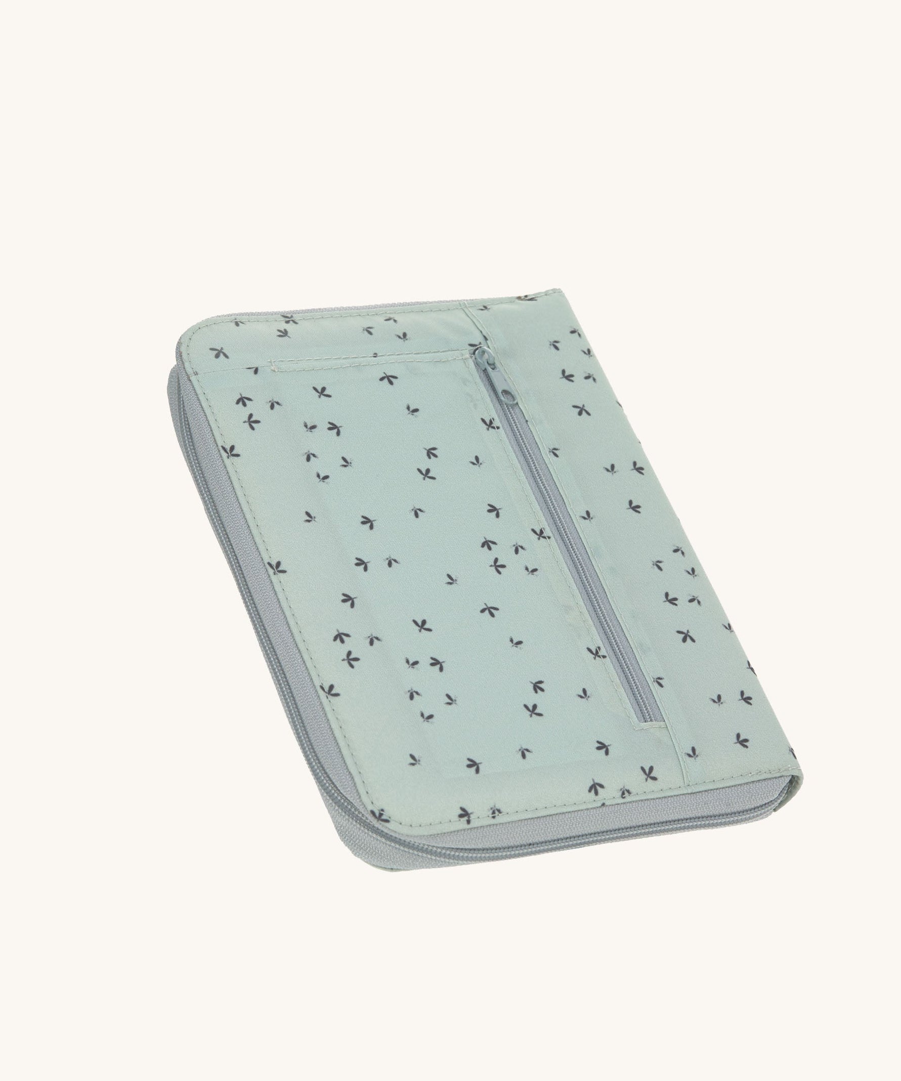 The back of the Lassig Document Pouch with a Floral Mint design. The document storage pouch has a zipped closure to keep the content safe and secure. Lassig have a range of bags and accessories available at Bbaipur.