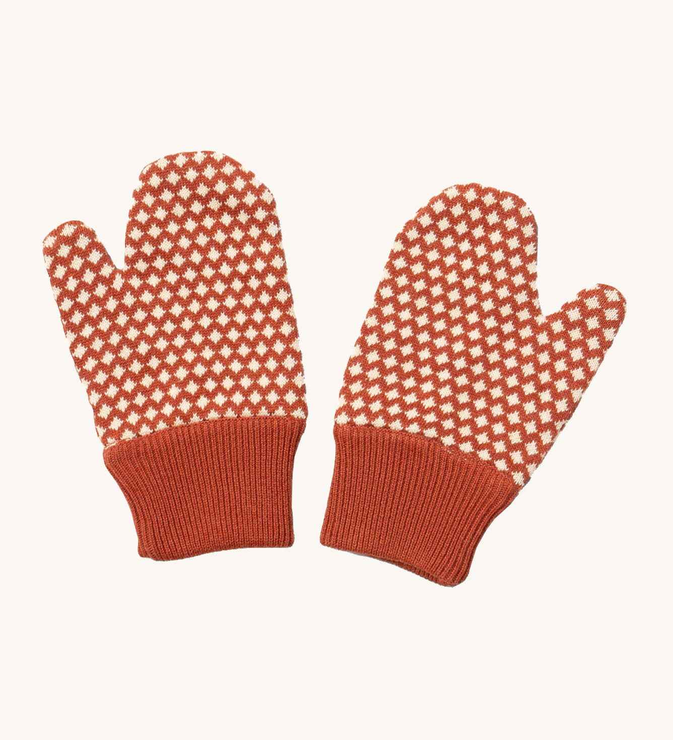 Little Green Radicals ginger diamond mittens available at Babipur. A soft GOTS organic cotton mitten with a dark orange and cream diamond design. Features a dark orange elasticated cuff for a secure fit.