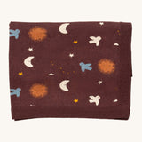 Little Green Radicals baby blanket in flying birds available at Babipur. A GOTS organic cotton blanket in brown with cute birds flying around the stars, the moon and the sun. Features a matching textured brown trim.