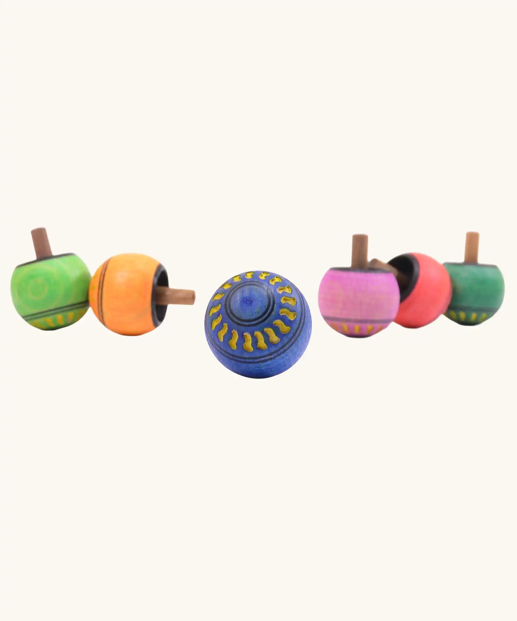 Different colours of Mader Kreiselmanufaktur Arabesk Turn-Over Wooden Spinning Tops, colour chosen at random.