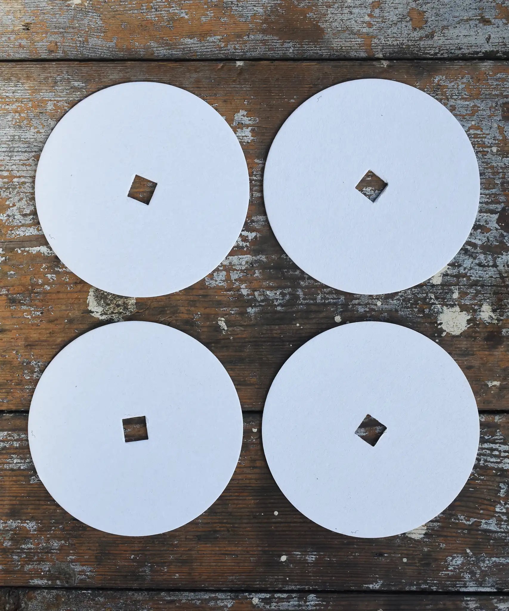 Mader 4 Replacement Discs for 'So And So' Spinning Top Set placed on a wooden surface.