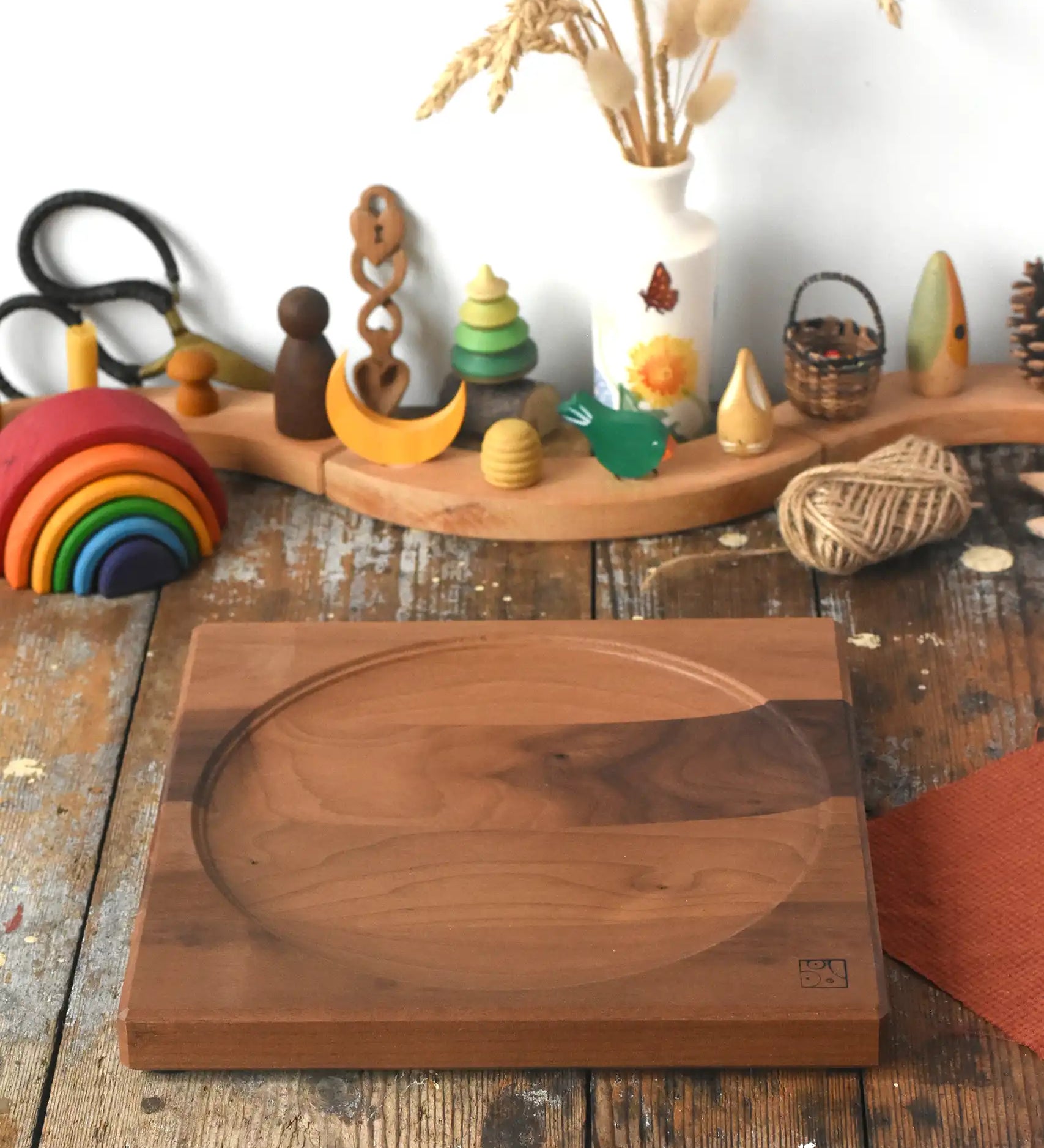 Mader Kreiselmanufaktur Large 25cm Walnut Spinning Plate placed on a wooden surface in the Babipur playroom.