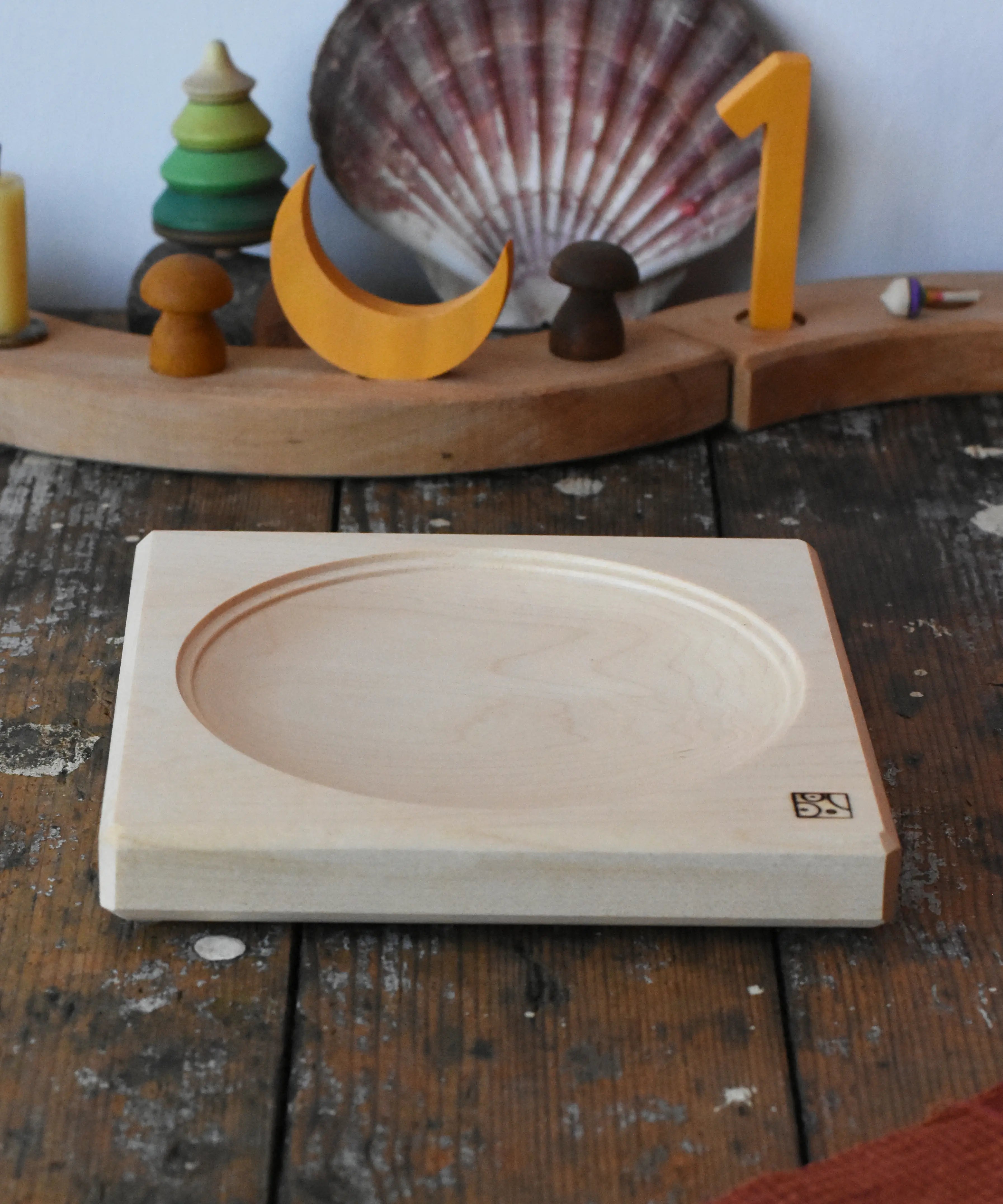 Mader maple medium wooden spinning plate 15cm placed on a wooden surface in the Babipur playroom.
