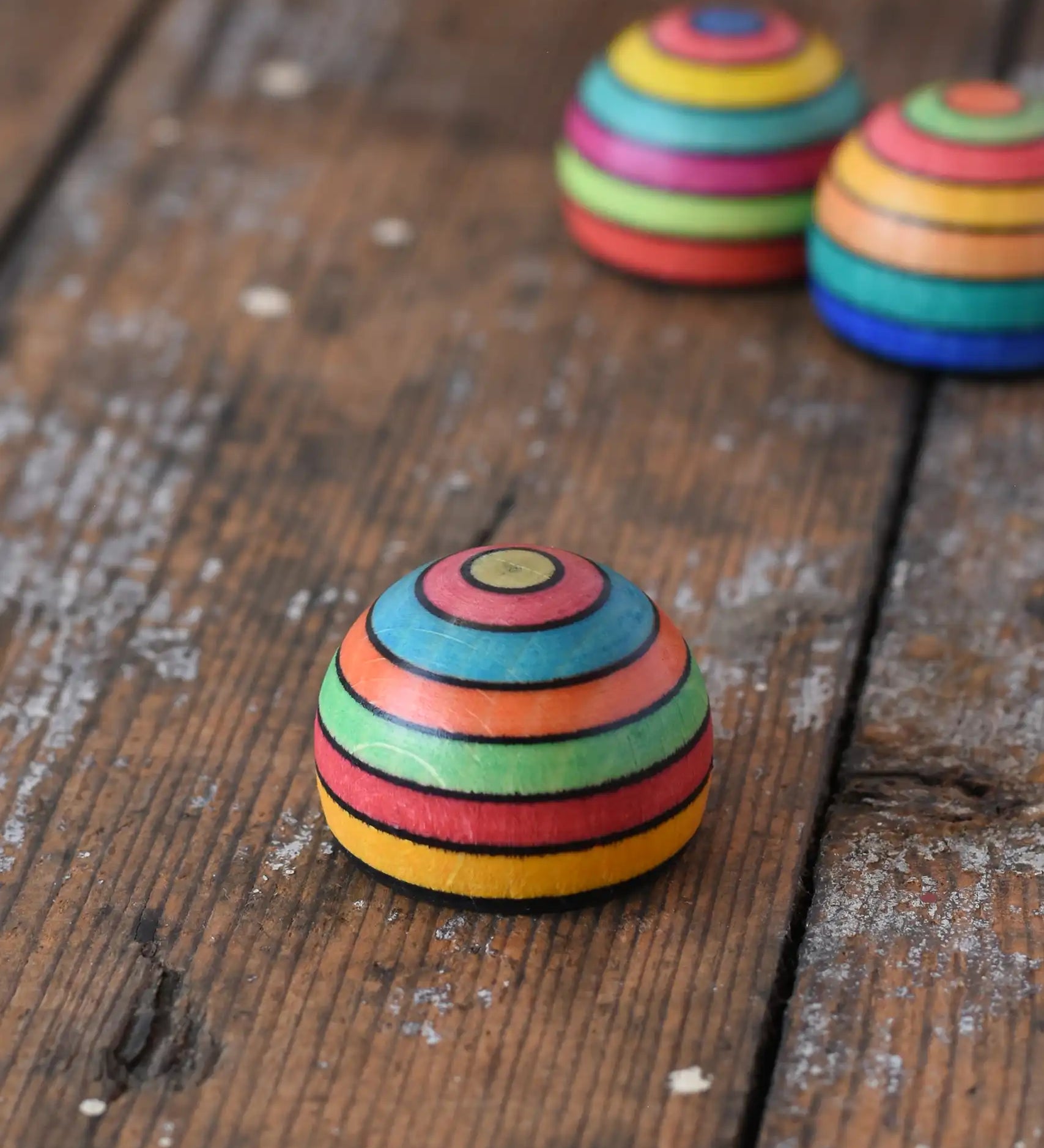 Mader striped wooden magnet placed on a desk in the Babipur playroom.