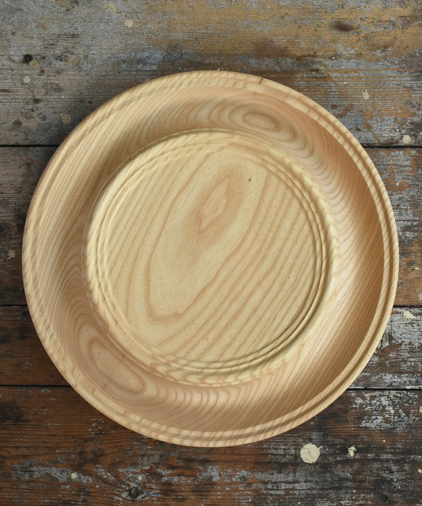 Mader Kreiselmanufaktur Rondell Ash Wood 40cm Spinning Plate placed on a wooden surface in the Babipur playroom.
