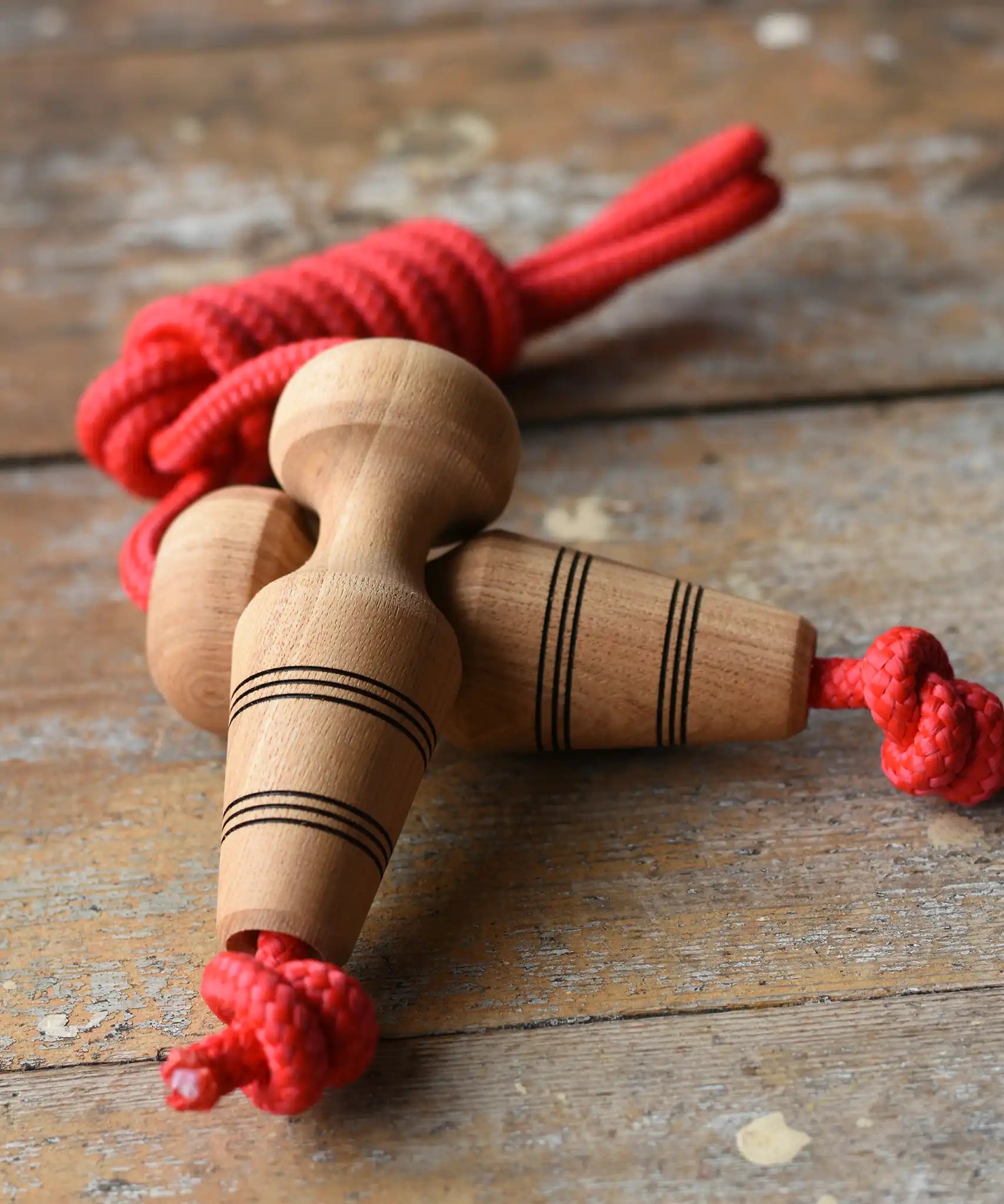 Mader Kreiselmanufaktur Children's Skipping Rope with Natural Handles placed on a wooden surface in the Babipur playroom. 