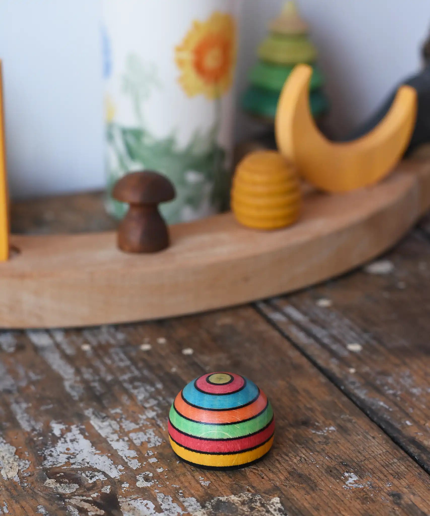 Mader striped wooden magnet placed on a desk in the Babipur playroom.