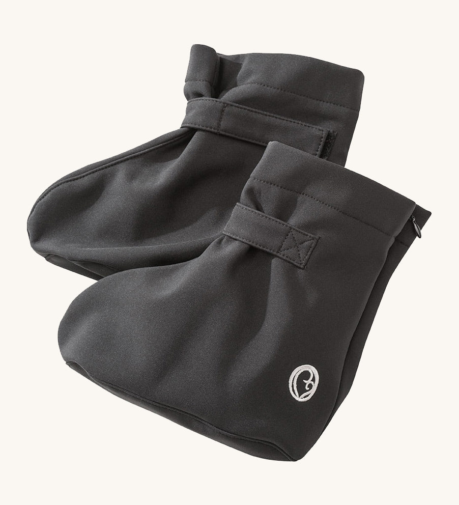 Mamalila softshell booties in black  available at Babipur. A black water resistant baby shoe with a velcro tab for a easy fit