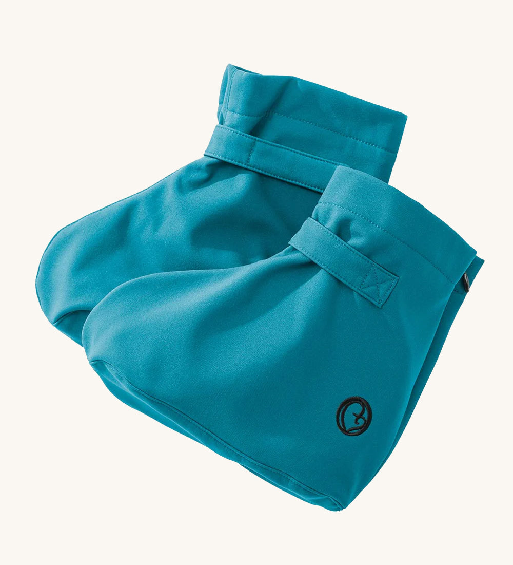Mamalila softshell booties in petrolblue available at Babipur. A light blue water resistant baby shoe with a velcro tab for a easy fit