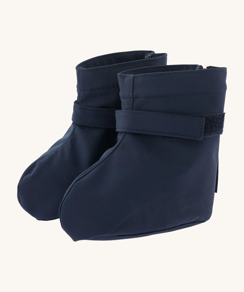 Mamalila softshell booties in navy/berry blue available at Babipur. A dark blue water resistant baby shoe with a velcro tab for a easy fit