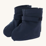 Mamalila softshell booties in navy/berry blue available at Babipur. A dark blue water resistant baby shoe with a velcro tab for a easy fit