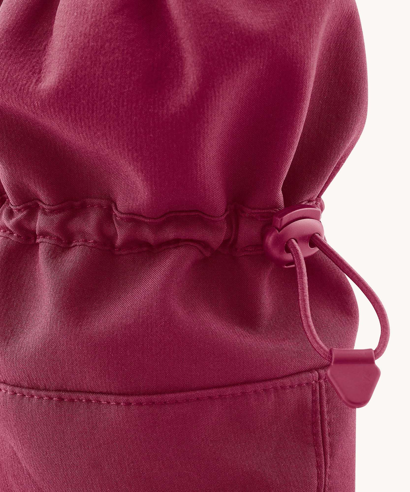 A close up of the Mamalila  toddler allrounder winter booties in the berry pink colour available at Babipur showing the toggle detail