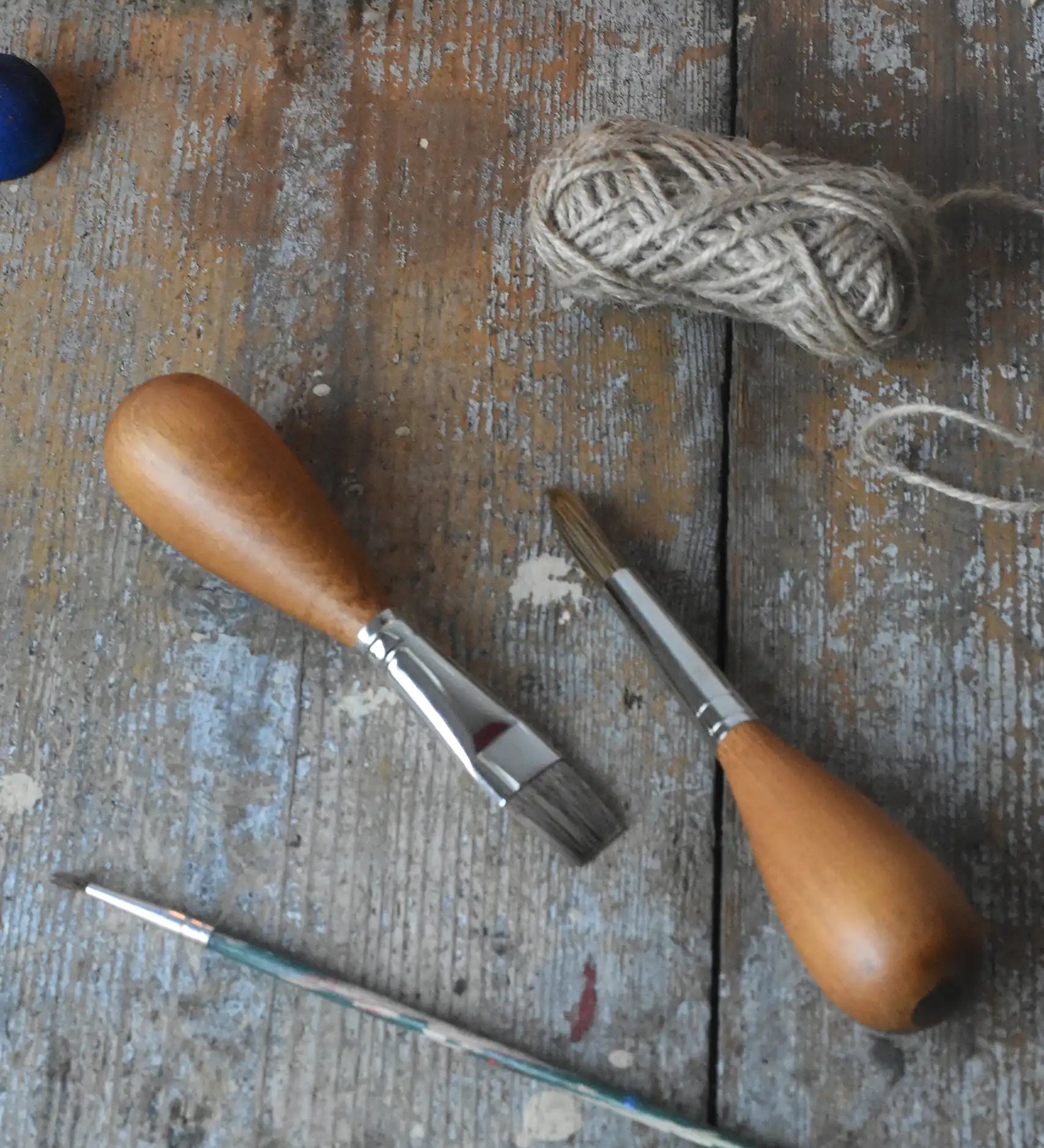 Mercurius flat head and round head  paintbrush with wooden egg shaped handle for children.