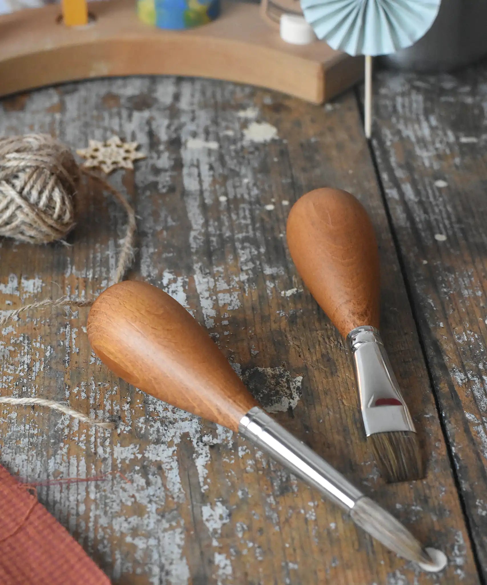 Mercurius flat head and round head  paintbrush with wooden egg shaped handle for children.