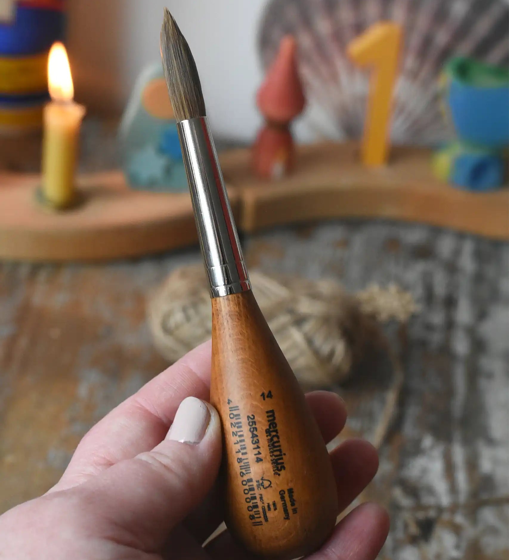 Mercurius round head paintbrush with wooden egg shaped handle for children.