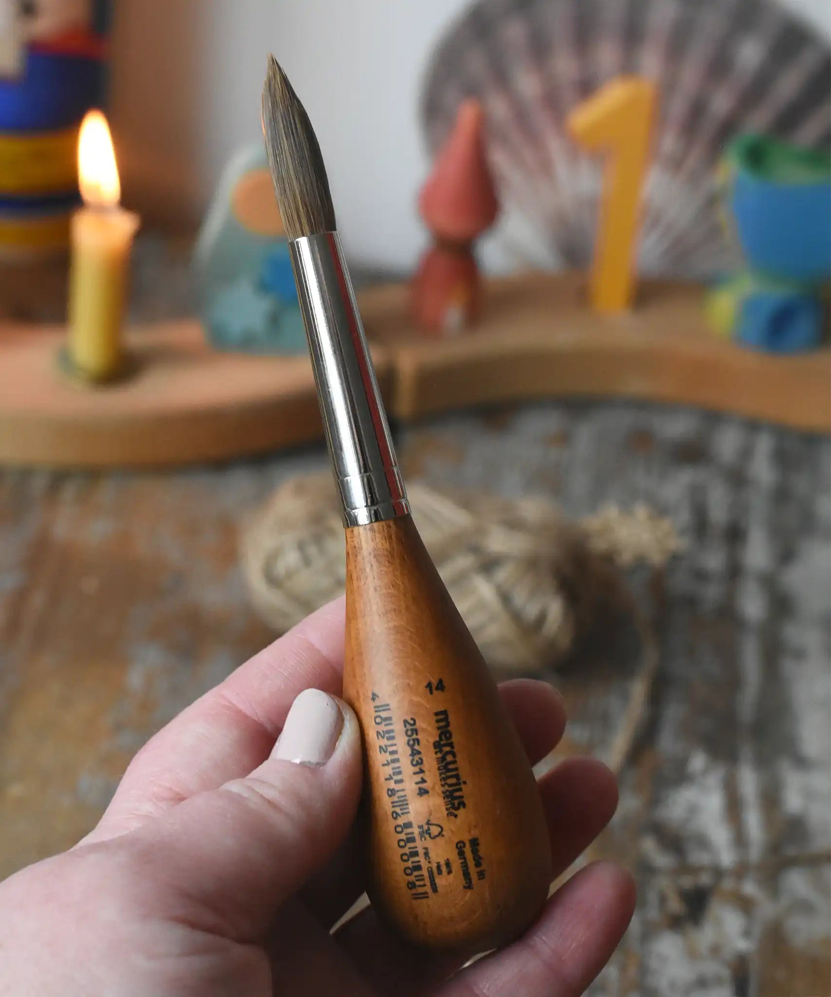 Mercurius round head paintbrush with wooden egg shaped handle for children.