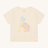MORI Jemima duck top. GOTS organic cotton top with short sleeve in a light peach colour. Features a cute print of a mother duck wearing a blue hat standing next to a duckling 