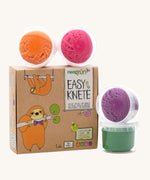 Neogrun modelling clay 4 pack features a green purple, pink and orange organic clay in small plastic tubs and comes in a cardboard box with a 2 playful sloths