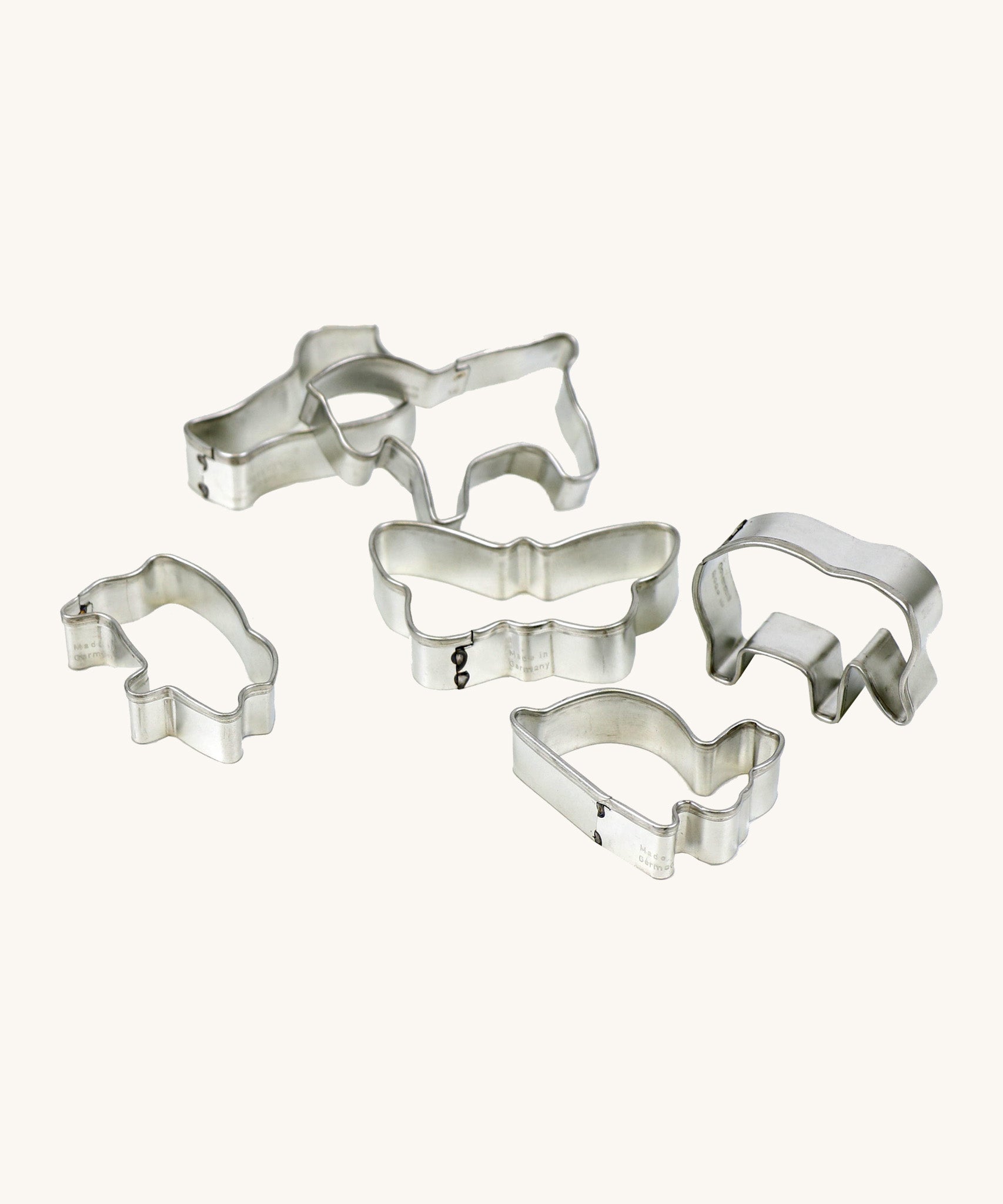 Neogrun metal animal cookie cutters. Features 6 different animal shaped cutters for play dough.