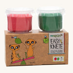 Neogrun modelling clay 2 pack features a green and red coloured organic clay in a small plastic tub and comes in a cardboard box with a 2 playful meerkats on a see-saw. 