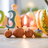 Pumpkins made from OkoNorm modelling clay placed in front of a decorated Grimm's celebration ring. 