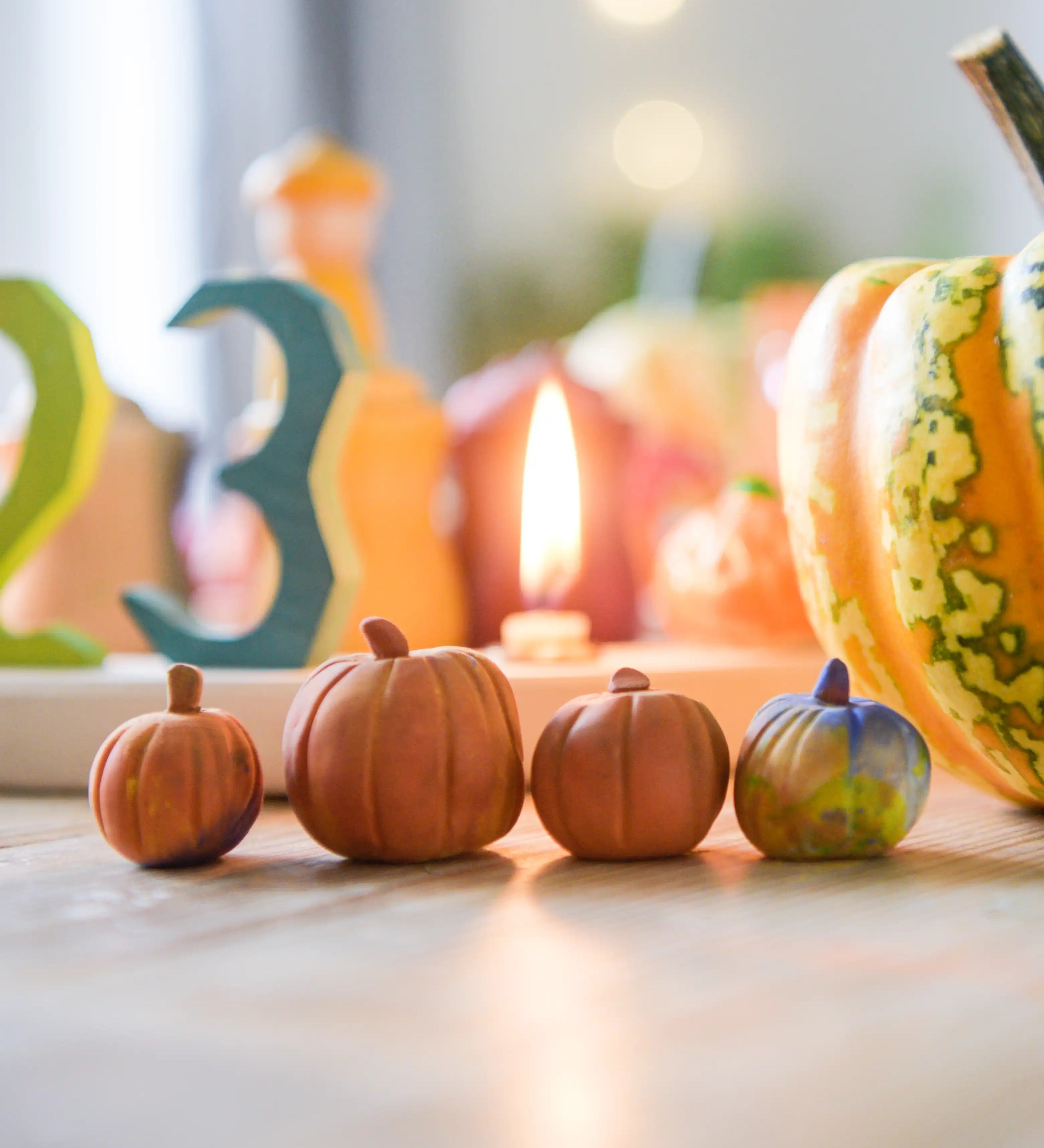 Pumpkins made from OkoNorm modelling clay placed in front of a decorated Grimm's celebration ring. 