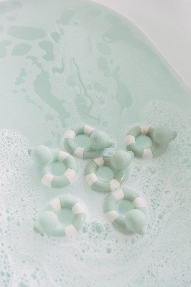 Oli & Carol Flo The Floatie Mint colour duck bath toys in a bubble bath