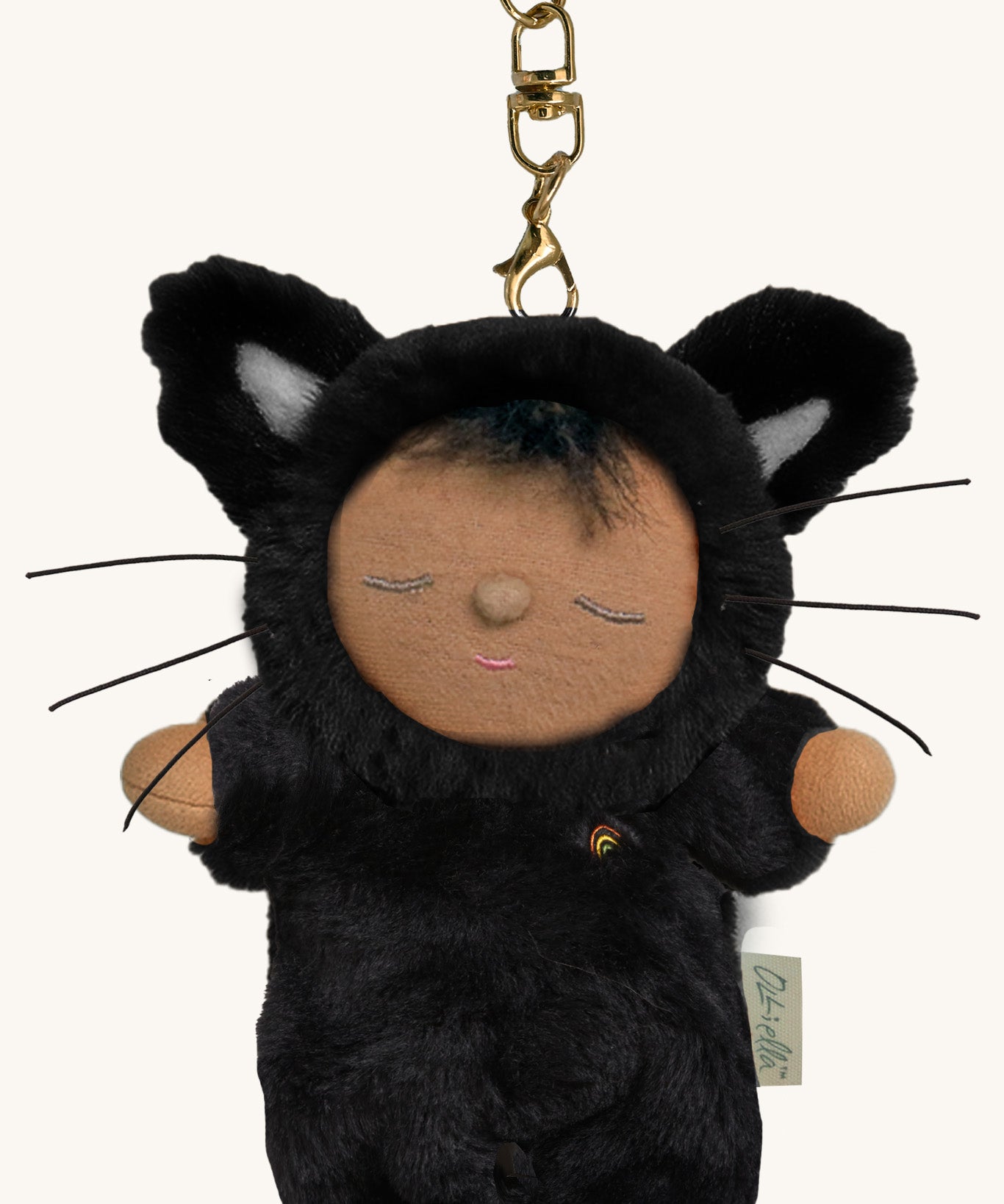 A close up of the Olli Ella cat nox cozy bag charm available at Babipur showing the cats whiskers and clip detail on the charm