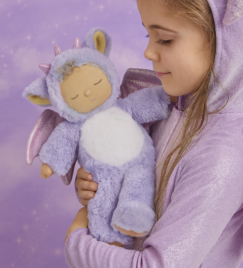 A child holding the Olli Ella Rory cozy dinkum doll 