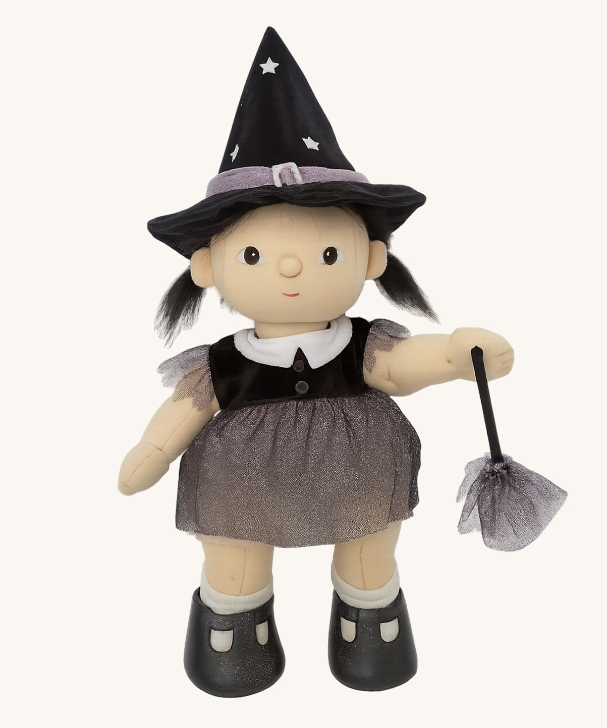 Olli Ella Wendy Witch dream Dinkum doll. A dinkum doll with a black dress, witches hat, black shoes and a magnetic broom accessory. This doll is part of Olli Ella's Halloween collection available here at Babipur.