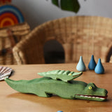 Small Ostheimer crocodile placed n the back of the large crocodile figure.