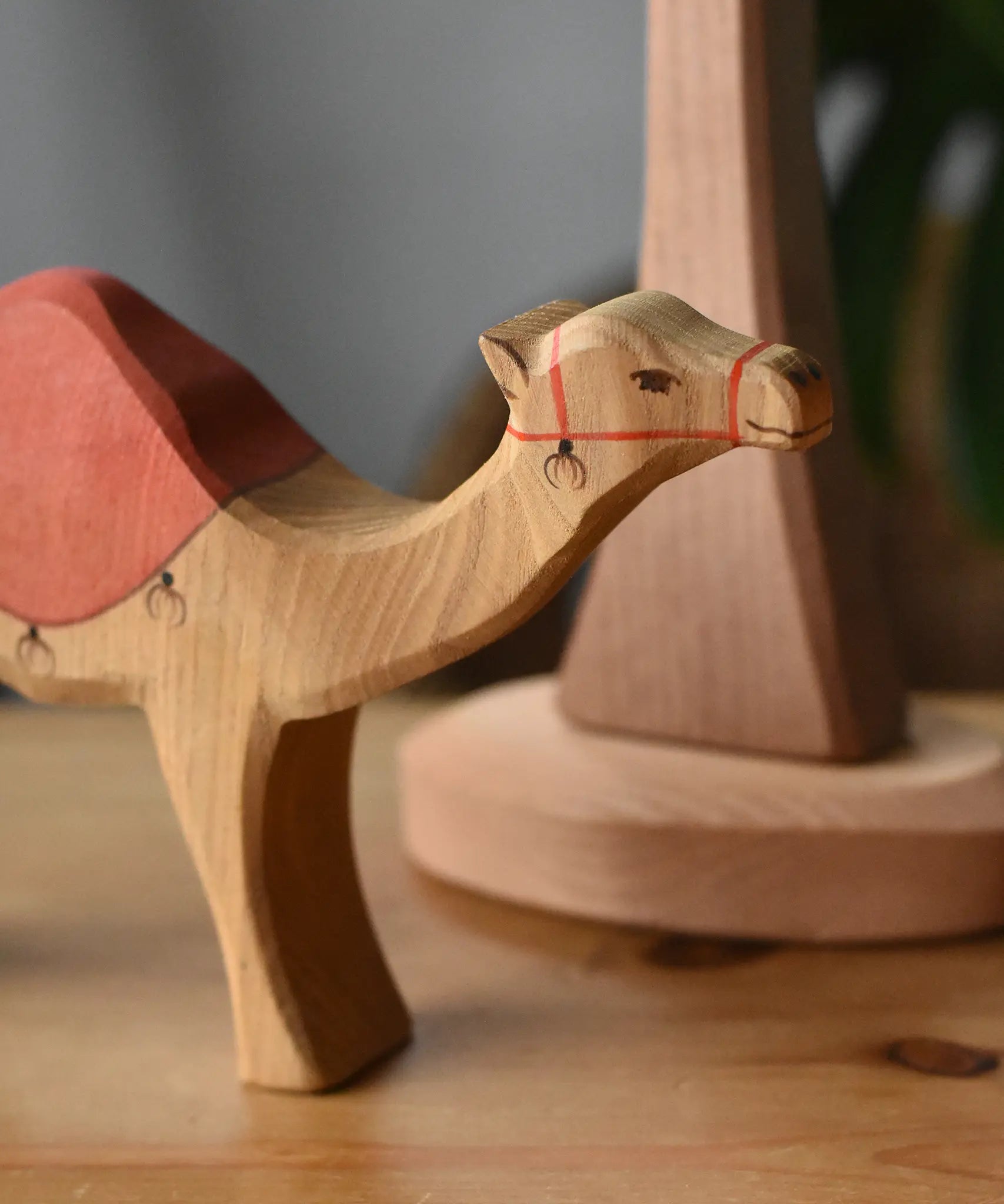 Ostheimer dromedary camel figure with saddle, close up of the face.