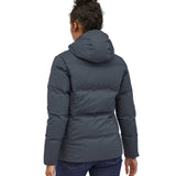 A woman wearing the Patagonia Women's Jackson Glacier Jacket in a Smolder Blue colour. The view is of the back of the jacket.