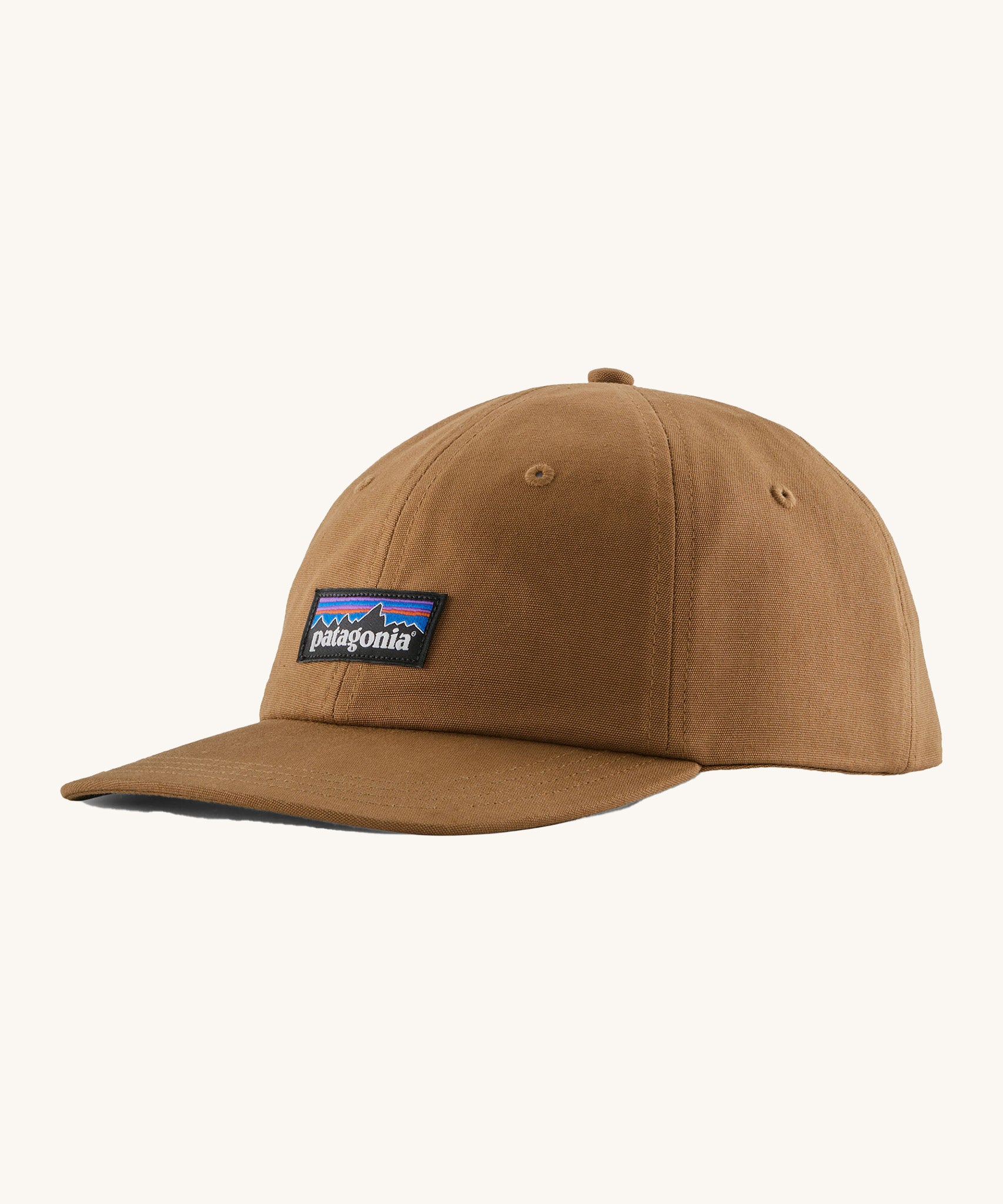Patagonia adult cap in deer brown colour. A traditional style hat with the logo patch stitched on a front panel.