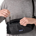 Patagonia terravia hip bag zip detail