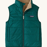 Patagonia kids ready freddy vest in cascade green is a reversible gilet with a thick fleece for warmth. Features a full length zip and 2 side pockets.
