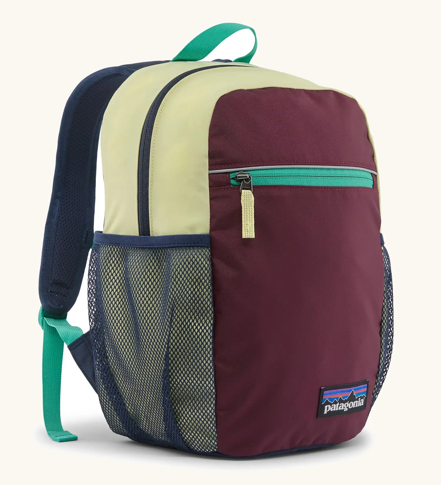 Patagonia kids 15 litre refugito day pack backpack in berry fig. Large zipped compartment with front zipped pocket and mesh side panel bottle holders.
