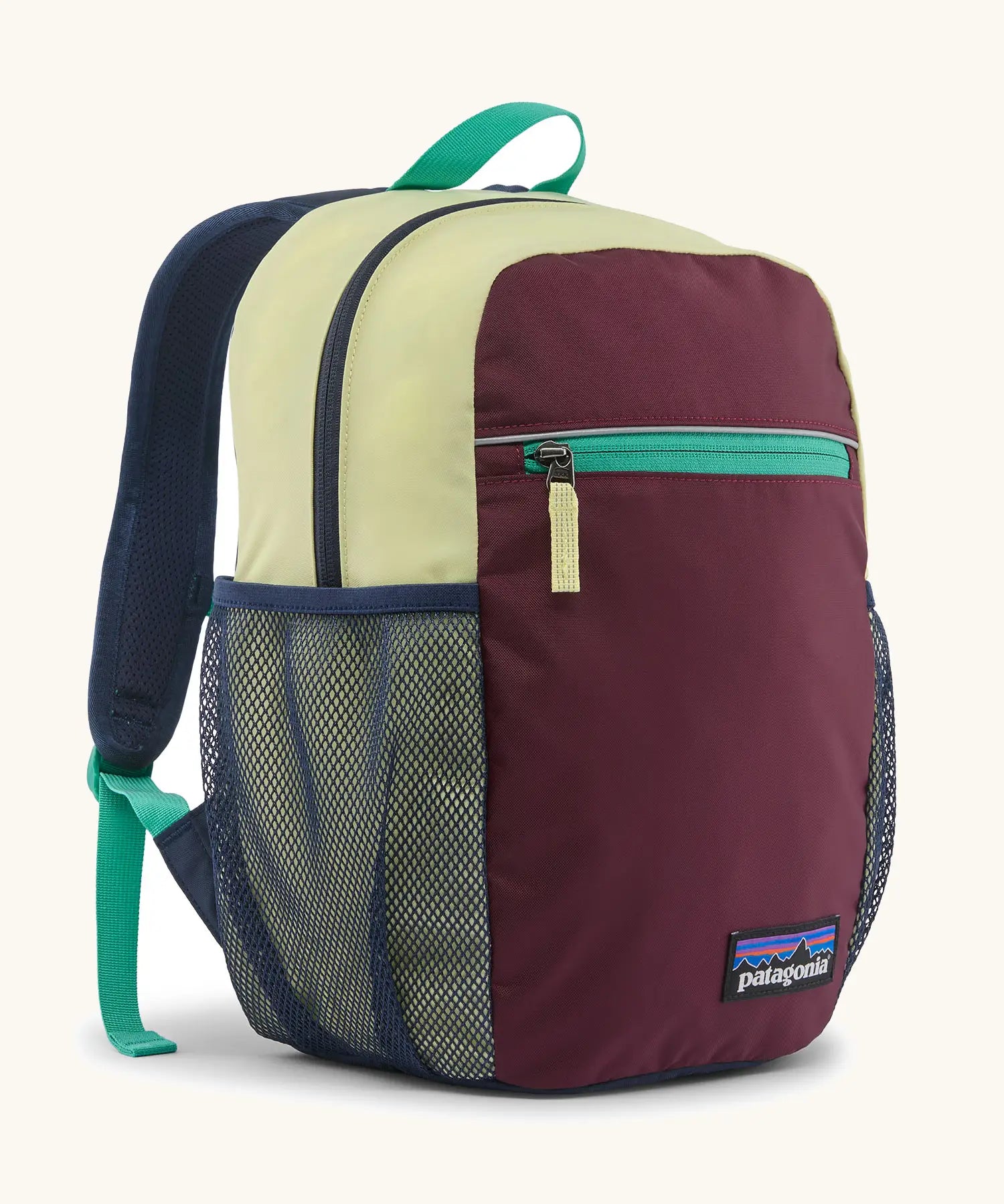 Patagonia kids 15 litre refugito day pack backpack in berry fig. Large zipped compartment with front zipped pocket and mesh side panel bottle holders.