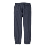 Patagonia kids quandry pants in smolder blue colour available at Babipur. Waterproof trousers features a elasticated leg cuffs and a handy back pocket